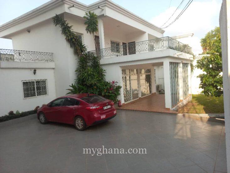 4 bedroom house with 2 bedroom outhouse for rent at Airport Residential Area in
