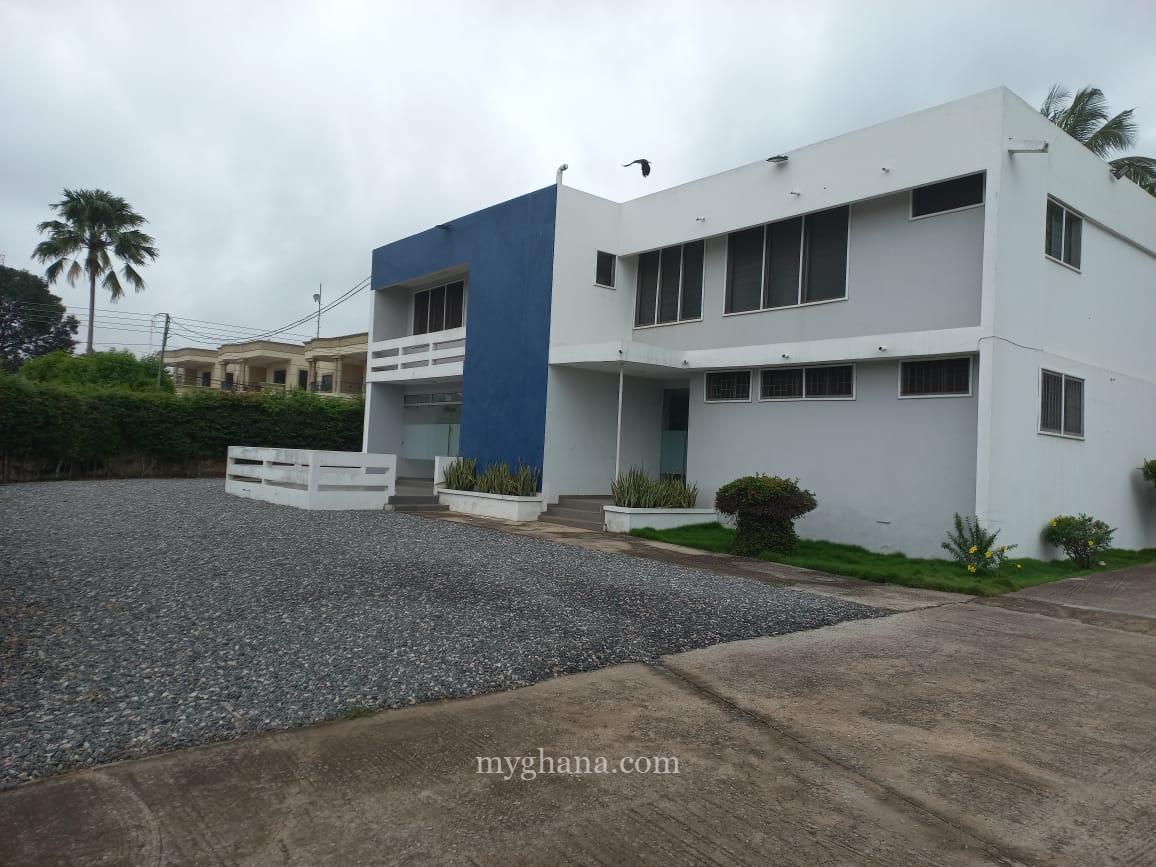 8 bedroom office facility for rent at Dzorwulu near Bedmate in Accra