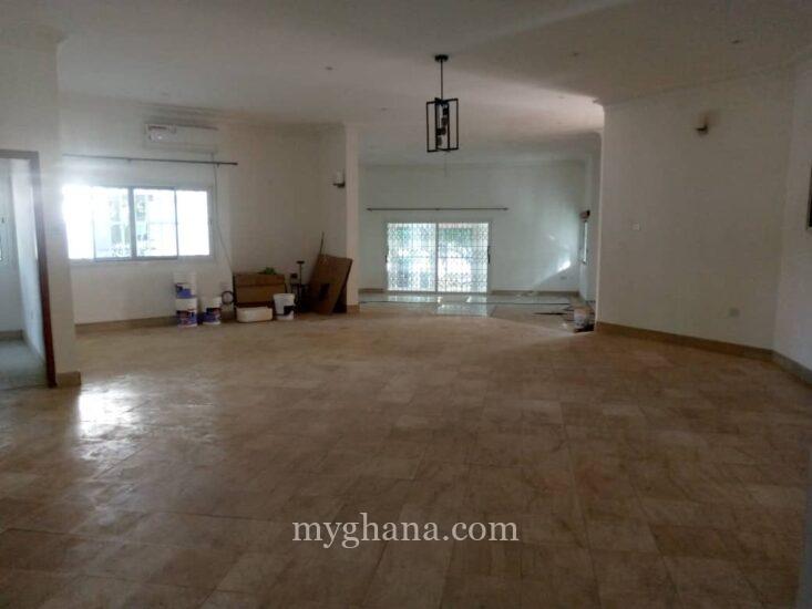 6 bedroom swimming pool house with 2 room guest house for rent at East Legon