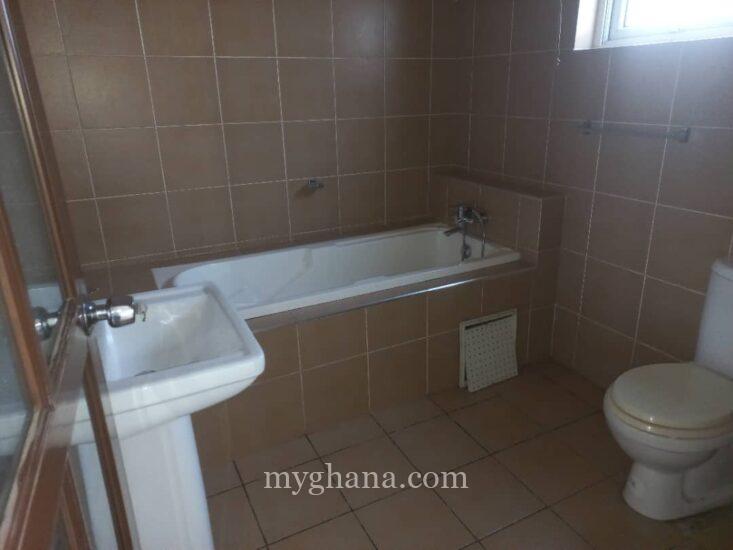 4 bedroom house with 2 bedroom outhouse for rent at Airport Residential Area in