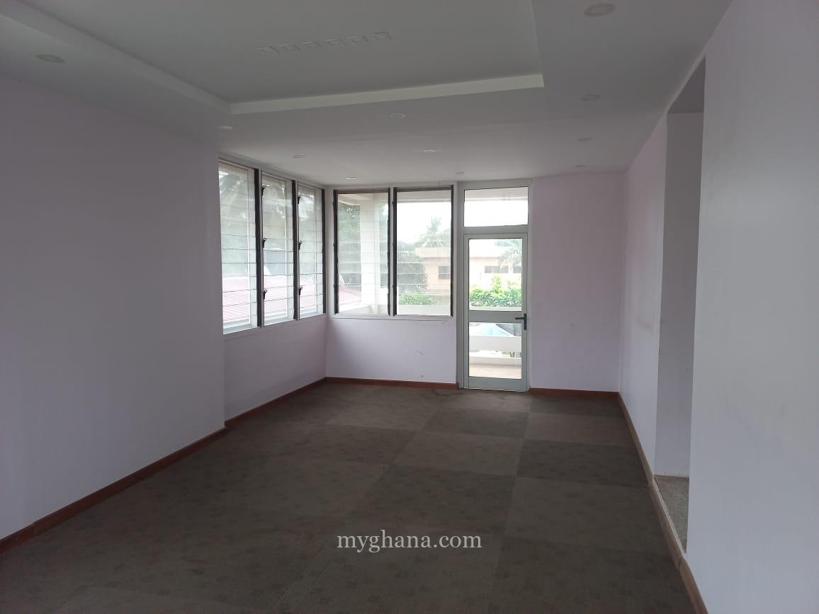 8 bedroom office facility for rent at Dzorwulu near Bedmate in Accra