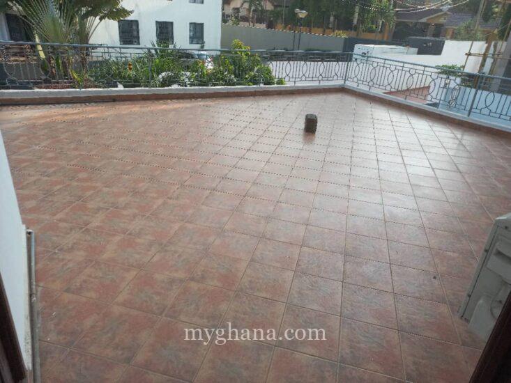 4 bedroom house with 2 bedroom outhouse for rent at Airport Residential Area in
