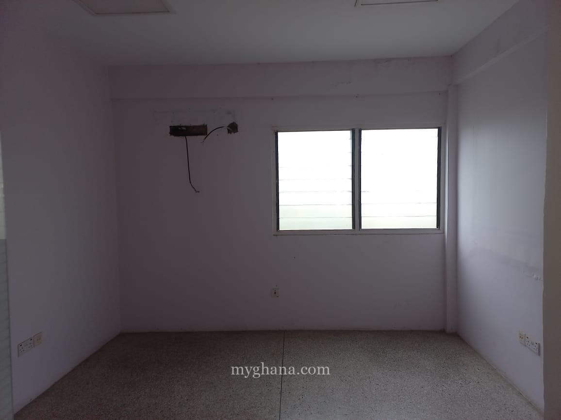 8 bedroom office facility for rent at Dzorwulu near Bedmate in Accra
