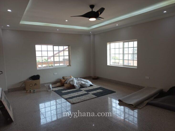 4 bedroom apartment with shared swimming pool to let at Cantonments