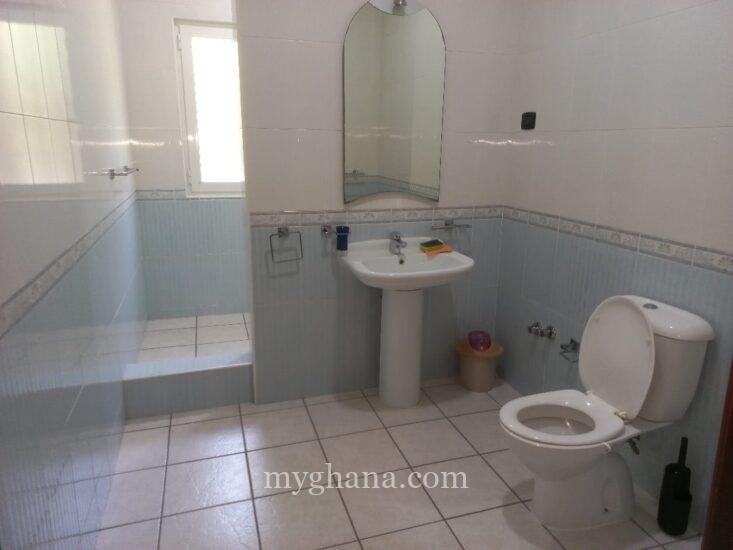 4 bedroom furnished house with swimming pool for rent in Trasacco Valley at East