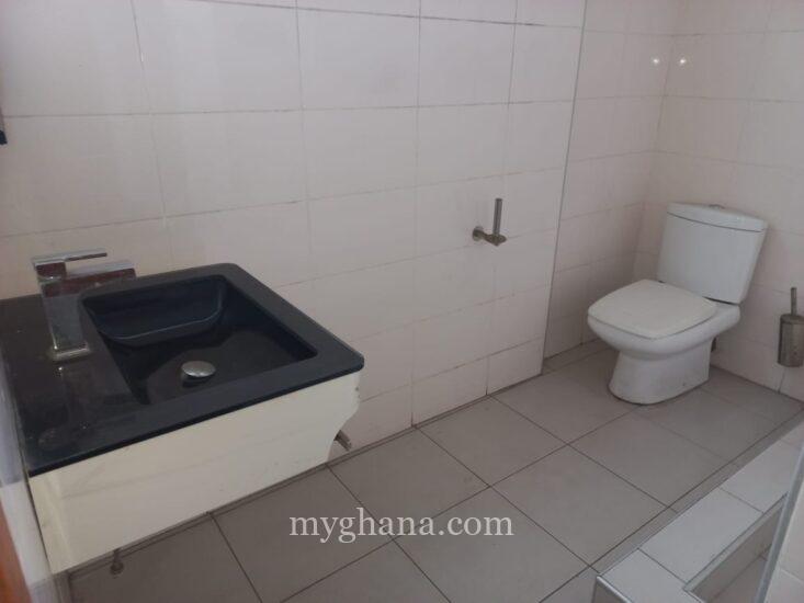 8 bedroom office facility for rent at Dzorwulu near Bedmate in Accra