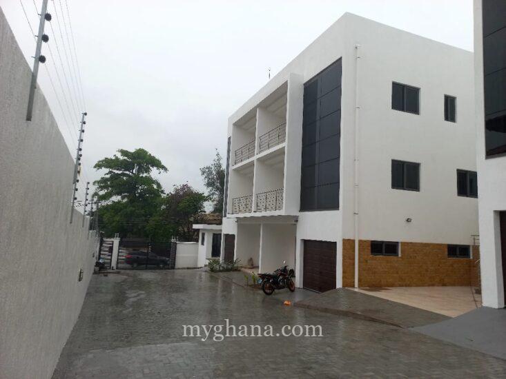 4 bedroom townhouse with shared swimming pool for rent at Airport Residential