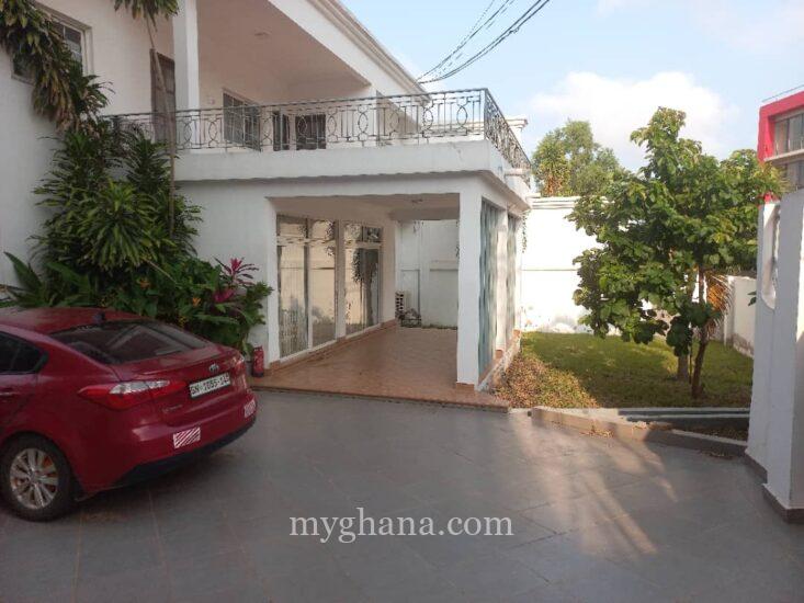 4 bedroom house with 2 bedroom outhouse for rent at Airport Residential Area in