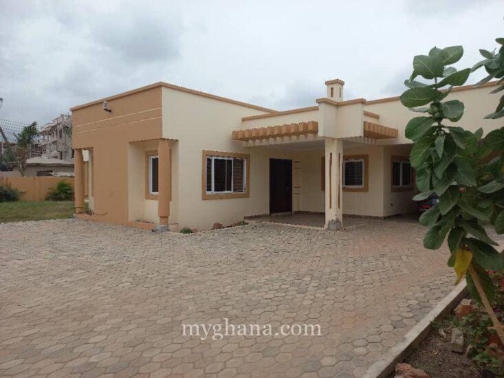 4 bedroom house with 2 room outhouse for sale at Tse Addo in East Airport, Accra