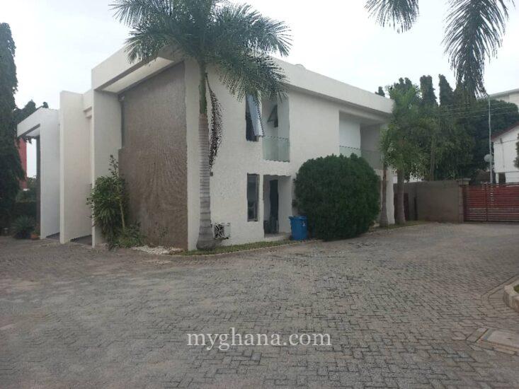 3 bedroom townhouse for rent near Alisa Hotel at North Ridge in Accra