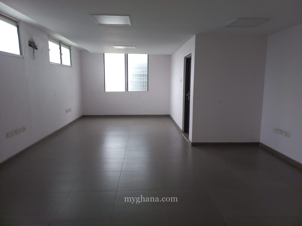 8 bedroom office facility for rent at Dzorwulu near Bedmate in Accra