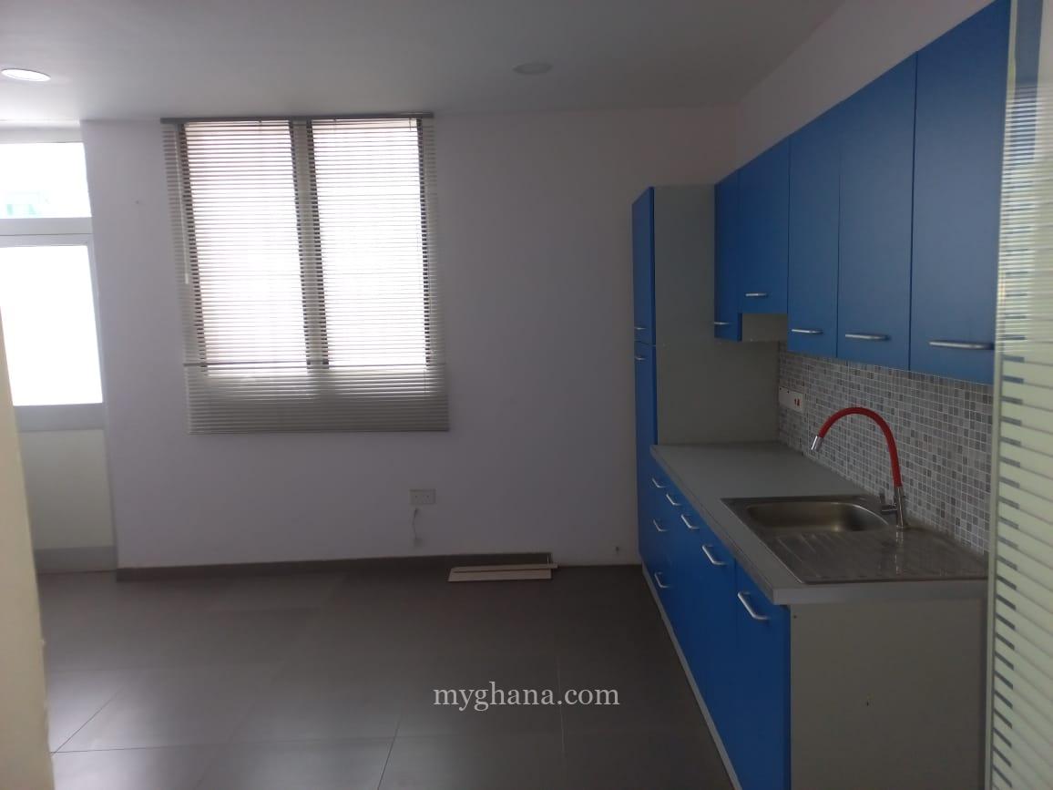 8 bedroom office facility for rent at Dzorwulu near Bedmate in Accra