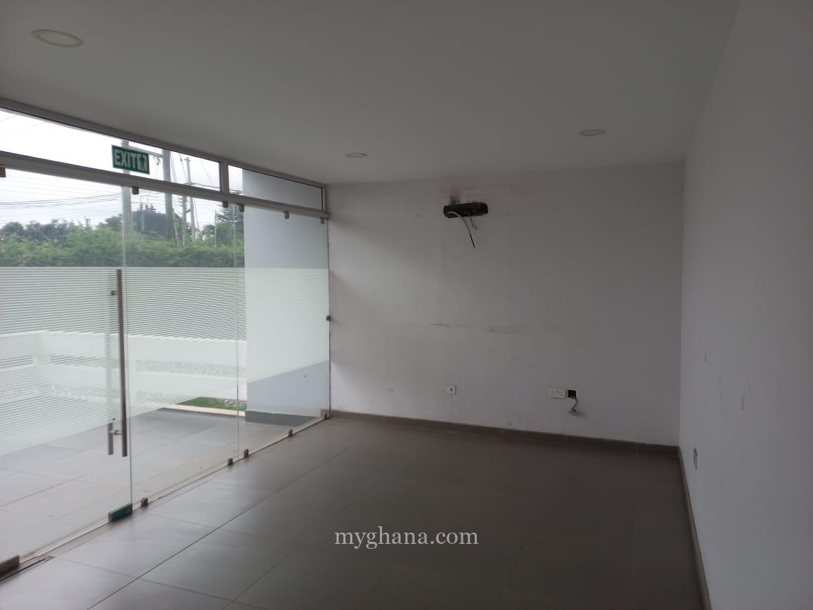 8 bedroom office facility for rent at Dzorwulu near Bedmate in Accra