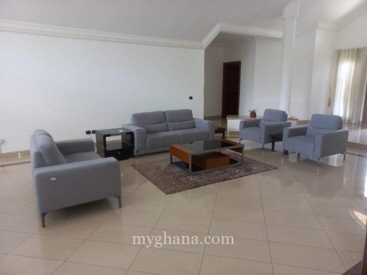 4 bedroom furnished house with swimming pool for rent in Trasacco Valley at East