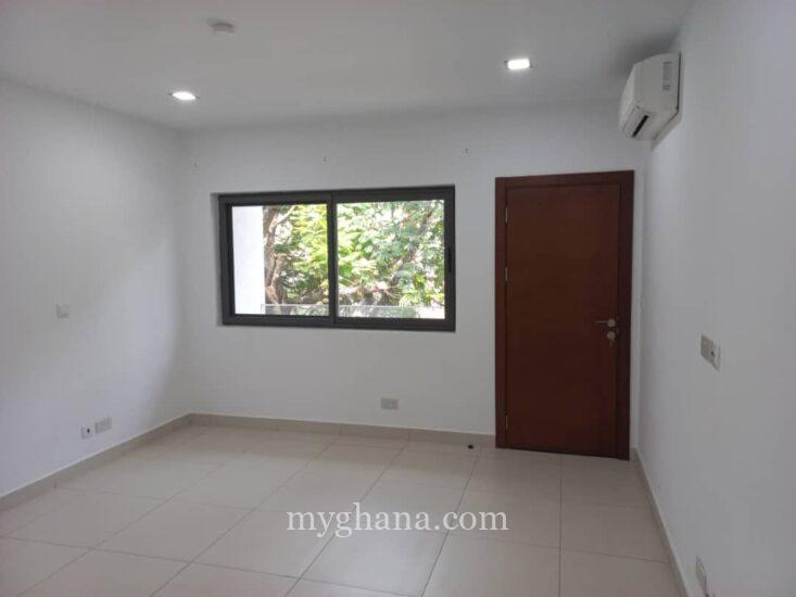 4 bedroom townhouse with boys quarters for rent in Airport Residential Area