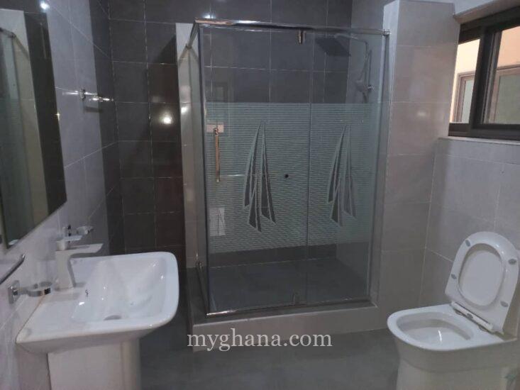 4 bedroom house with swimming pool for rent at East Legon in Accra – Near French