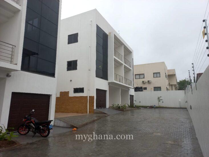 4 bedroom townhouse to let at Airport Residential Area, Accra