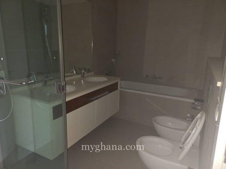 4 bedroom townhouse for rent at Ridge near Movinpick Hotel, Accra