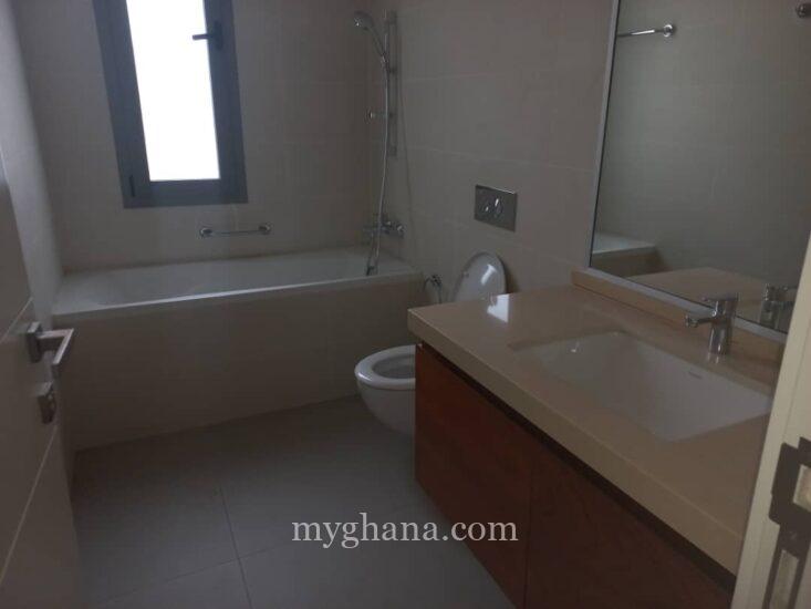 4 bedroom townhouse for rent at Ridge near Movinpick Hotel, Accra