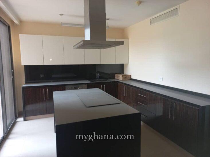 4 bedroom townhouse for rent at Ridge near Movinpick Hotel, Accra