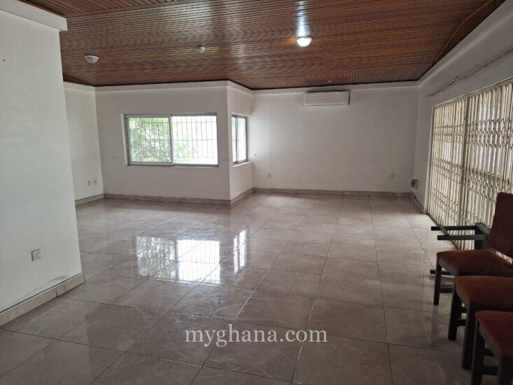 5 bedroom house with pool to let at Airport Residential Area