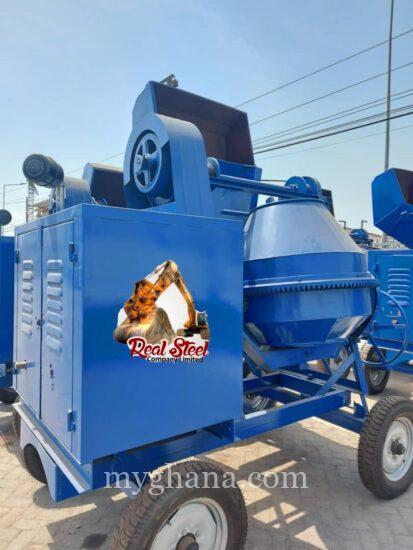 Self load concrete mixer