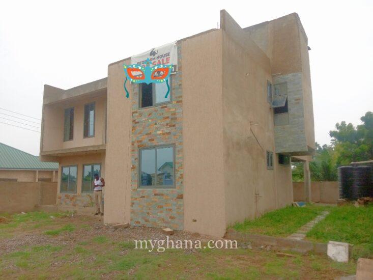 4bed house with swimming pool and a rooftop for sale @ Oyibi
