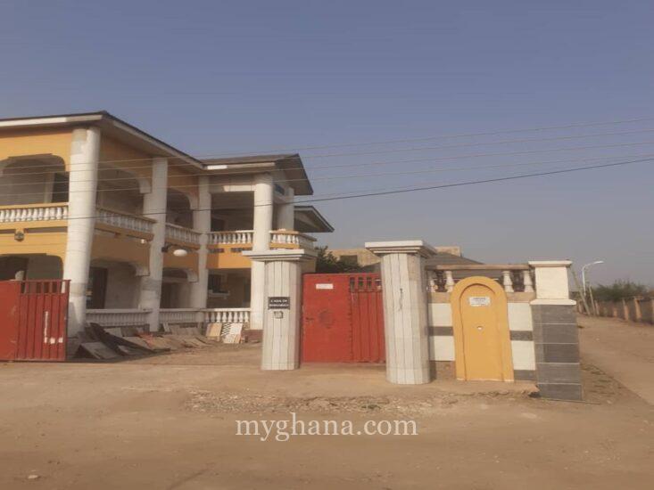 10 Bedrooms Elegant Mansion For Sale At East Airport(Prime Location)