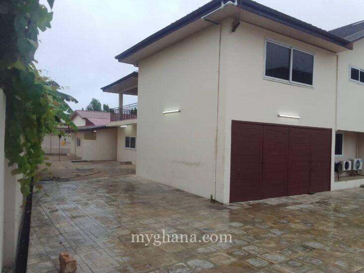 6 bedroom house to let at Labone, Accra