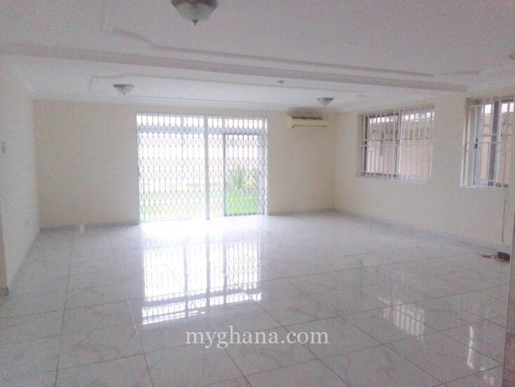 6 bedroom house to let at Labone, Accra
