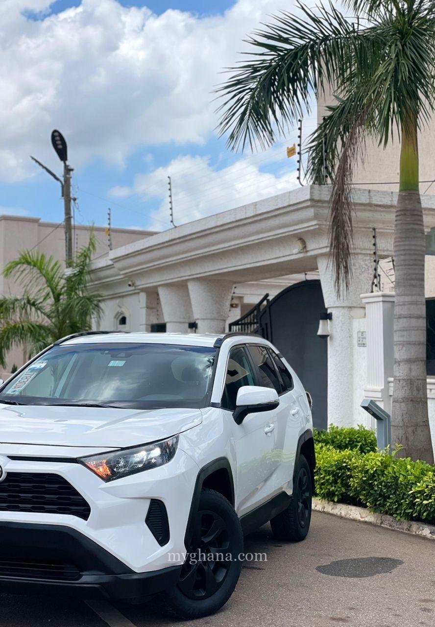 2020 Toyota Rav 4 LE – myGhana.com