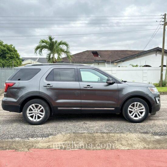 Ford Explorer XLT 2017 with 3rd Row 7 Seater Car for Sale in Accra