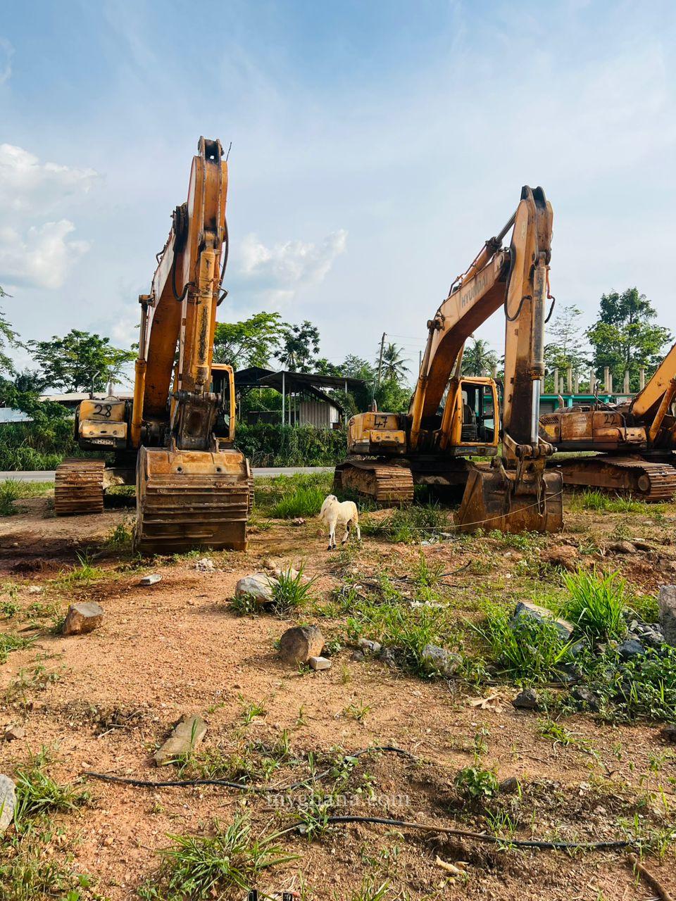 HYUNDAI EXCAVATOR 330 LC
