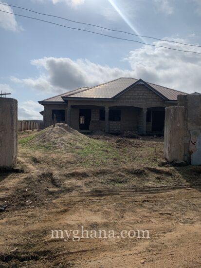 4 Bed rooms house for sale ( uncompleted )