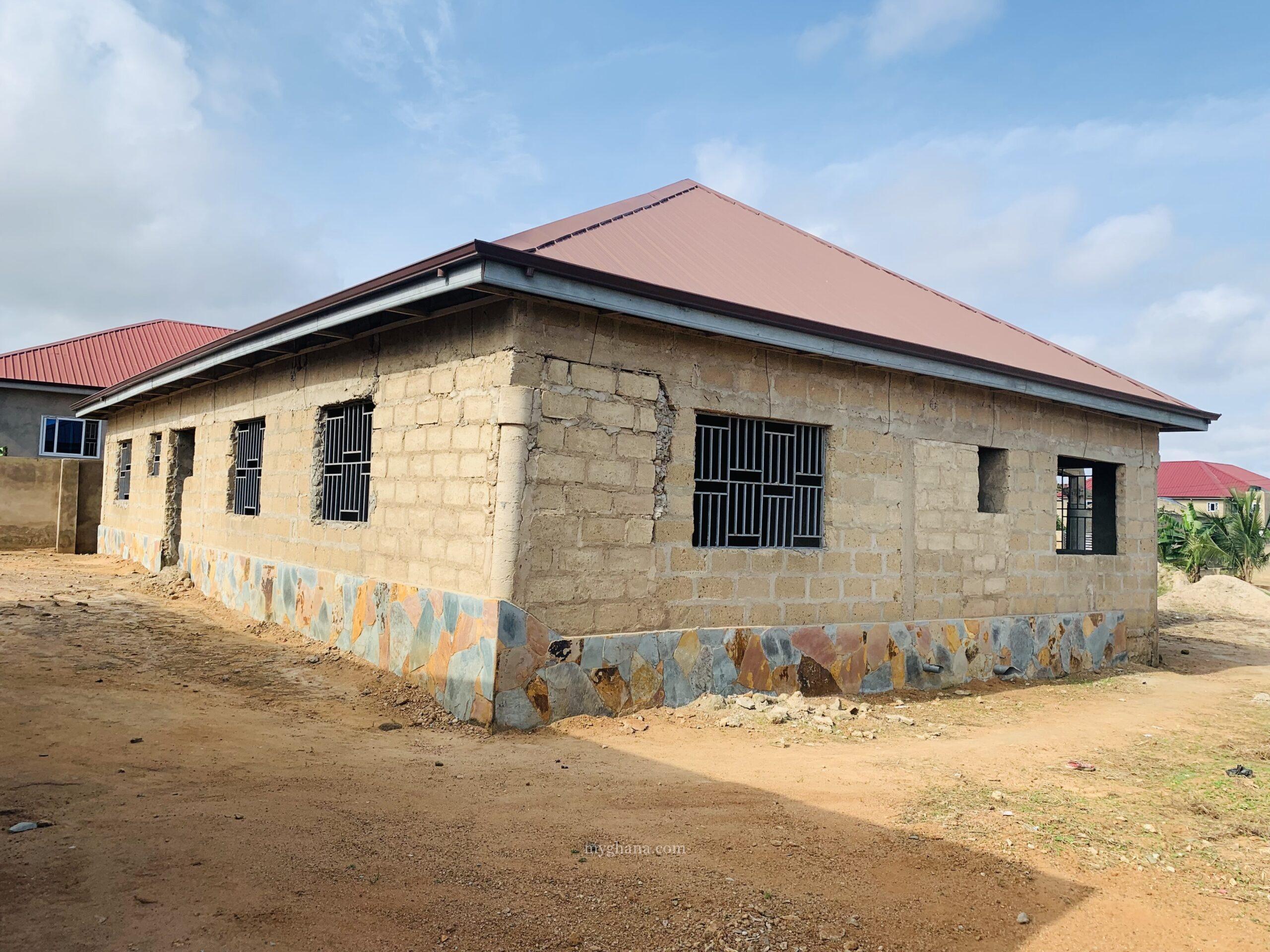 4 Bed rooms house for sale ( uncompleted )