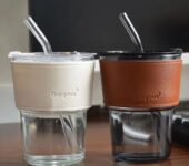 Slub glass mug with straw