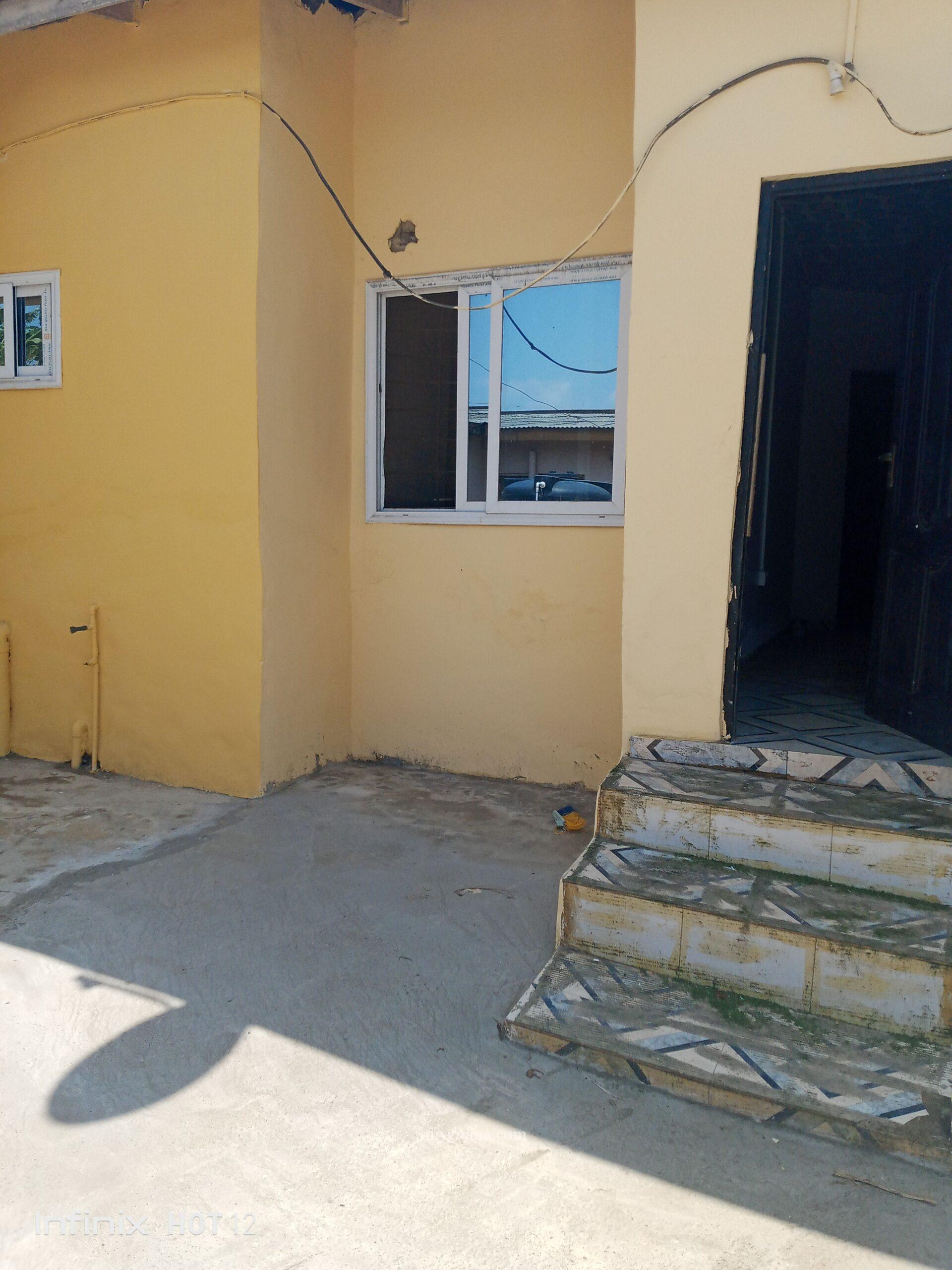 2 bedrooms self contained apartment at dansoman exhibition Areas for rent
