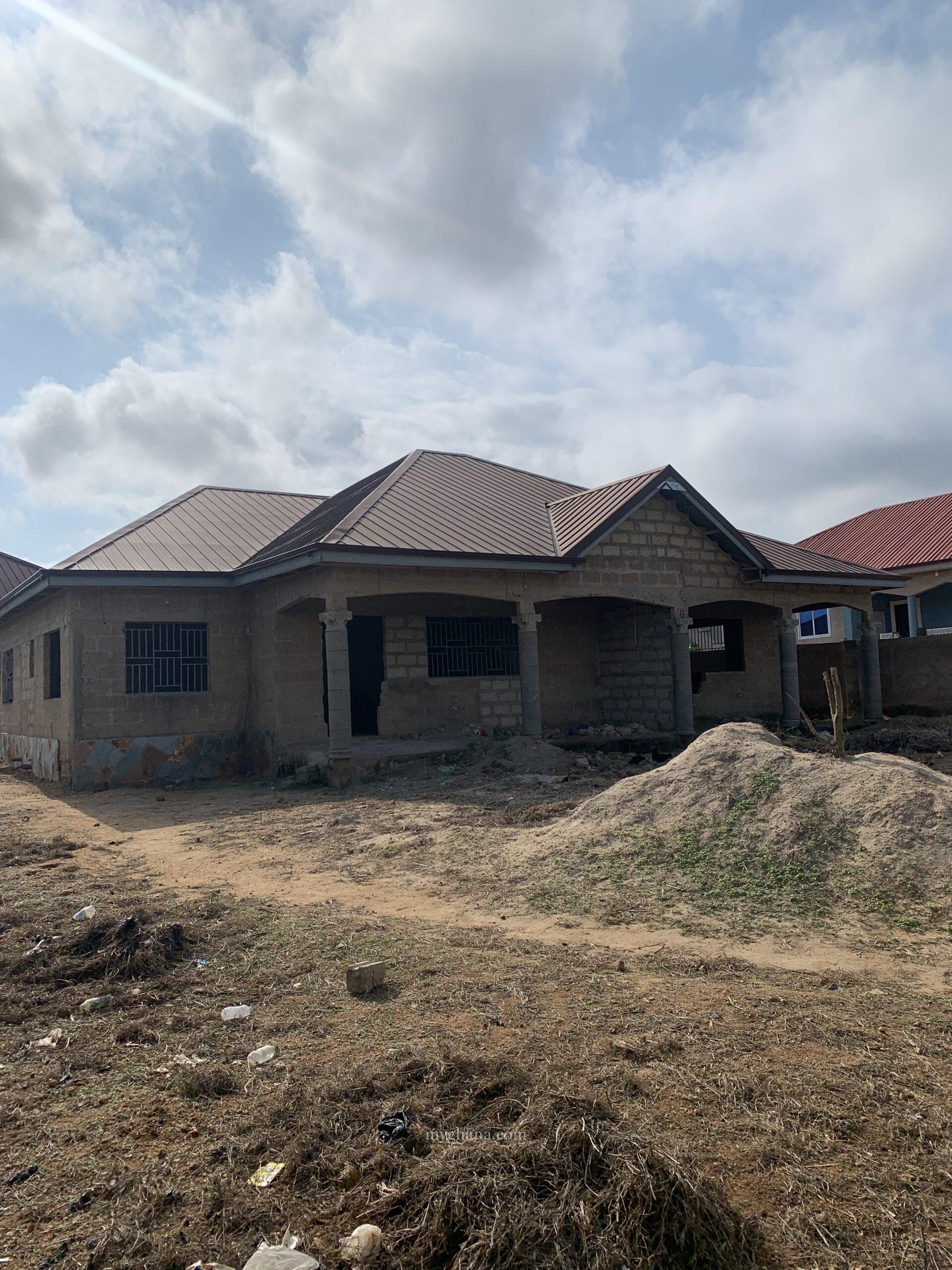 4 Bed rooms house for sale ( uncompleted )