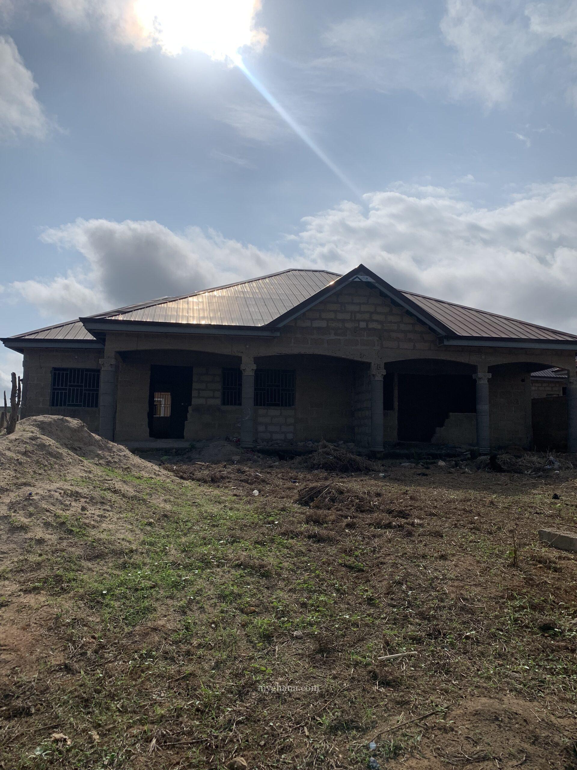 4 Bed rooms house for sale ( uncompleted )