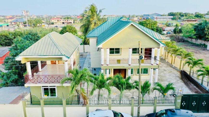 Contemporary 6 Bedroom House @ Kasoa Prison Junction