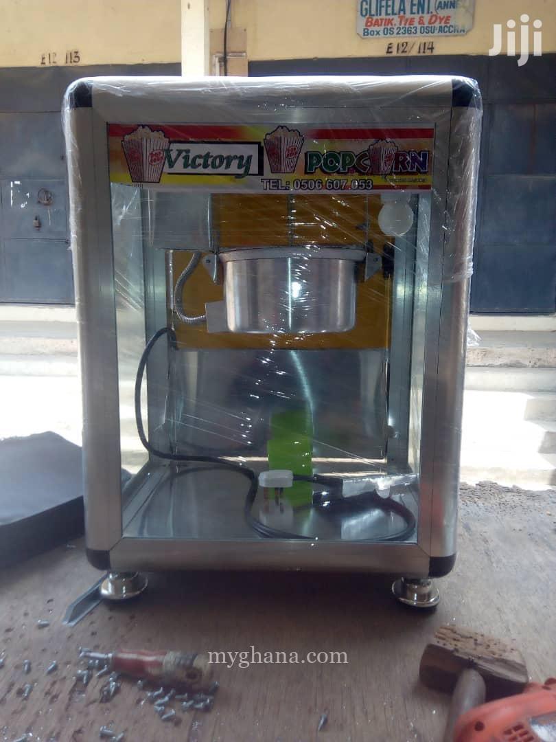 Commercial popcorn machine