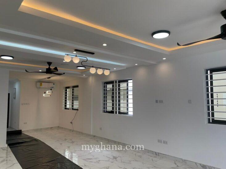 A newly built luxurious 5 bdroom