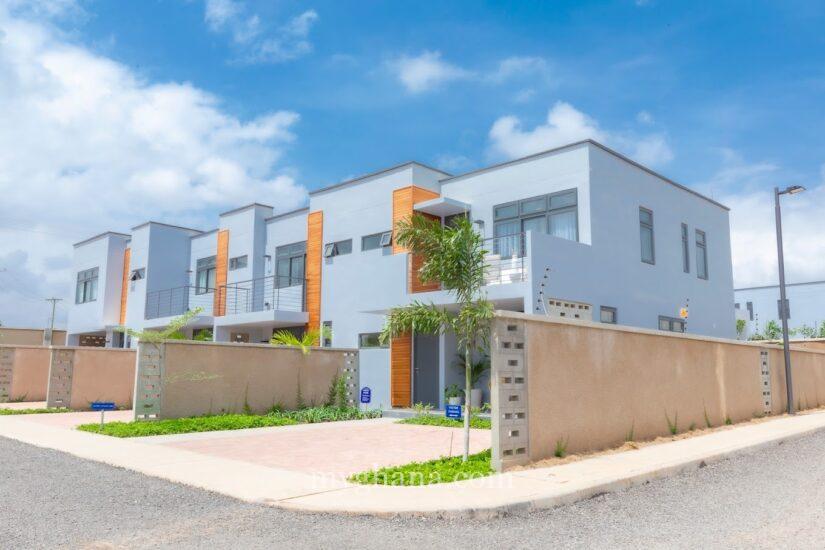 A Exquisite 2, 3 & 4 Bedroom Town House for Sale at Oyarifa