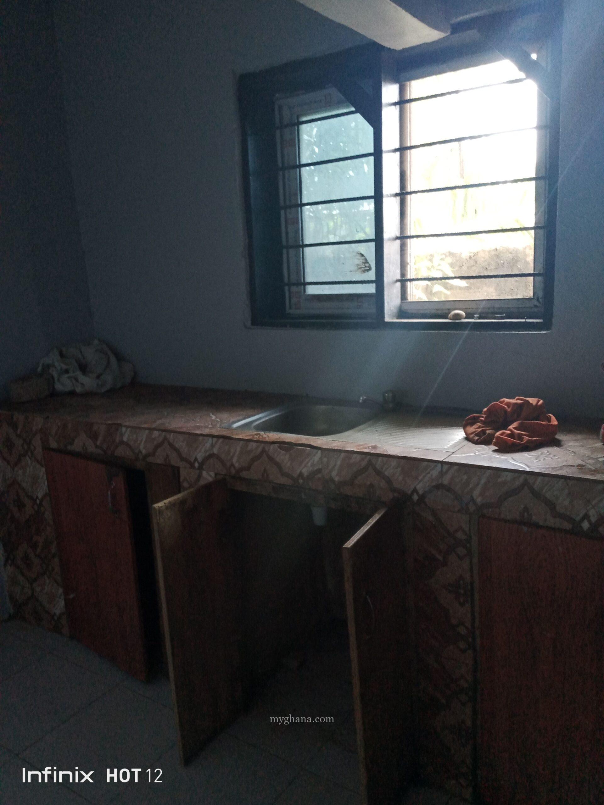2 bedrooms self contained apartment at dansoman exhibition Areas for rent