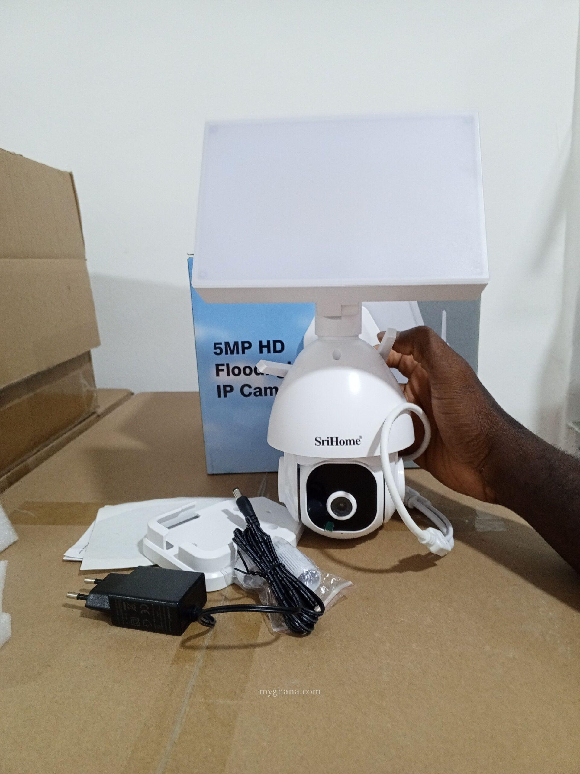 Wireless security camera with floodlight