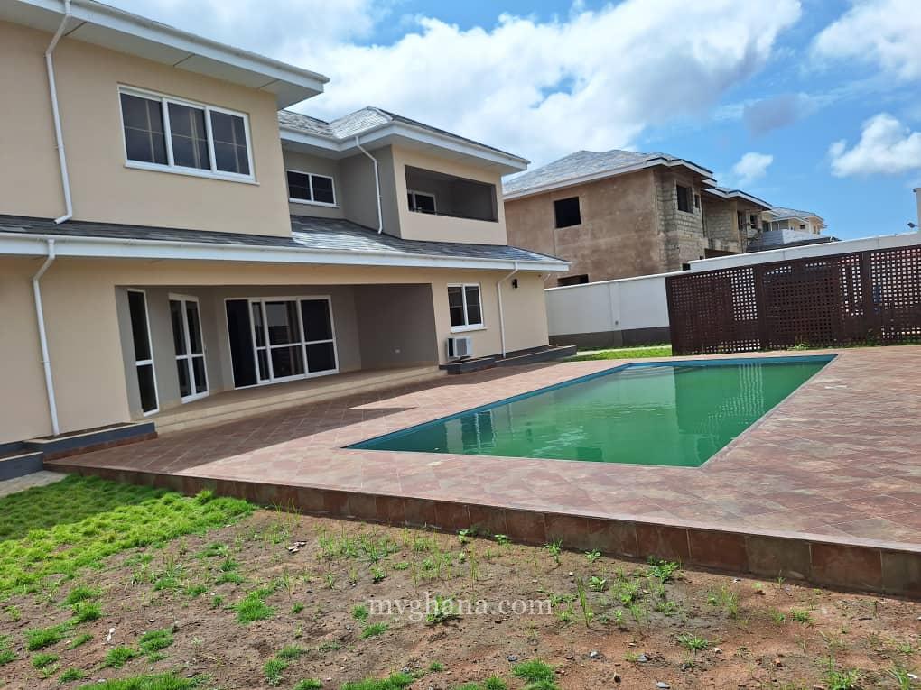 4 bedroom house in a gated community at East Airport to let