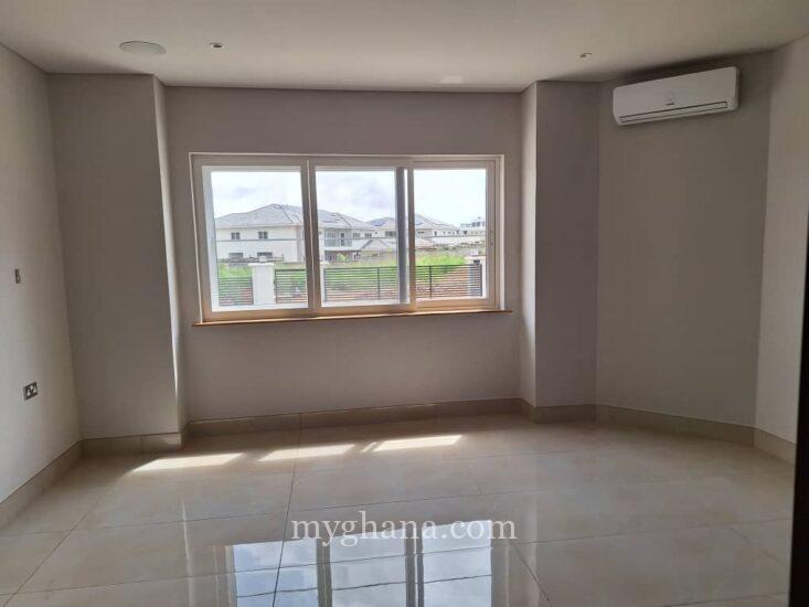 4 bedroom house in a gated community at East Airport to let