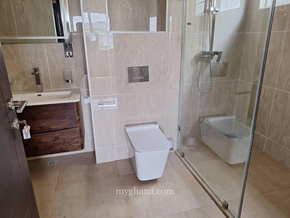 4 bedroom house in a gated community at East Airport to let
