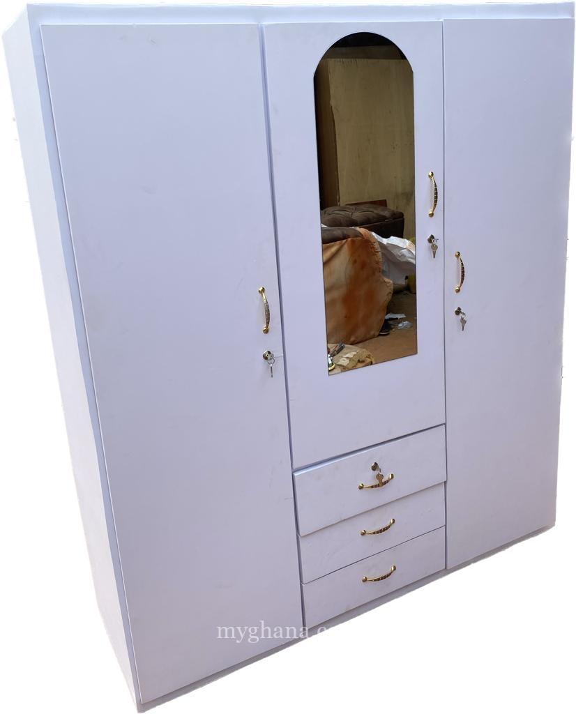 Quality 3in1 wardrobes at a cool price .
