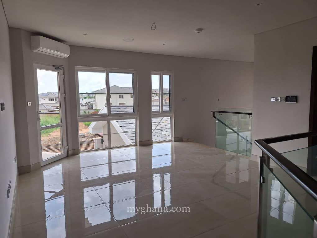 4 bedroom house in a gated community at East Airport to let
